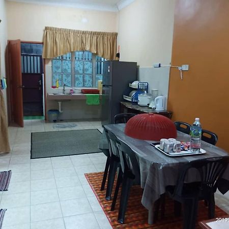 Ammara Homestay Seri Manjung 5 Lumut Exterior photo